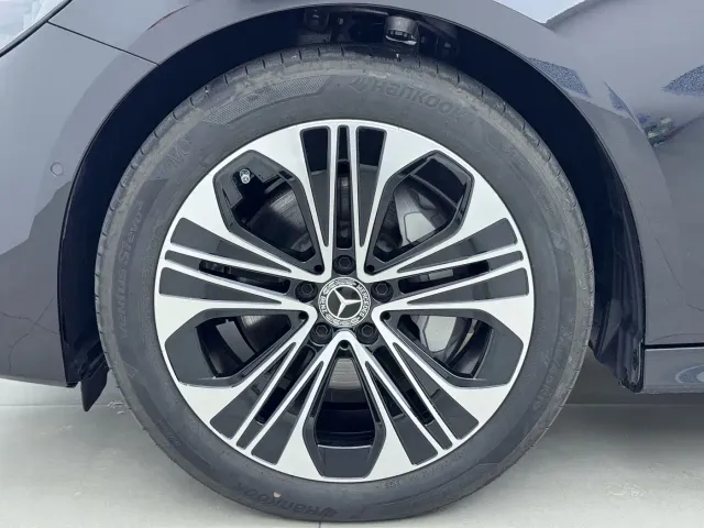 Mercedes-Benz E-Class — Фото автомобиля 18