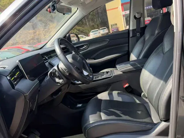 Roewe RX5 — Фото автомобиля 3