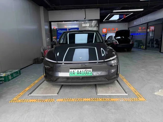Tesla Model Y — Фото автомобиля 8