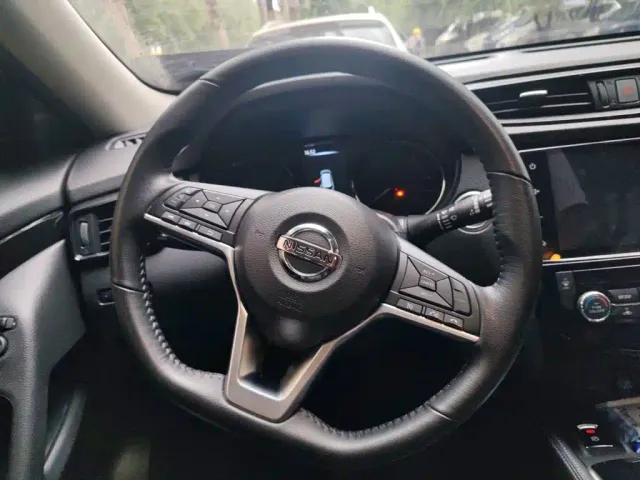 Nissan X-Trail — Фото автомобиля 2