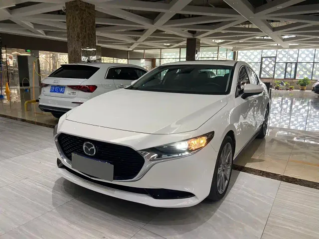 Mazda Axela — Фото автомобиля 3