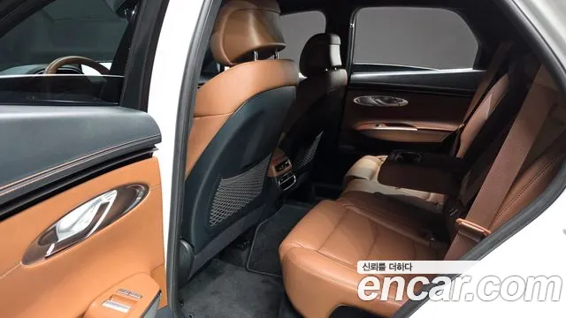 Genesis GV70 — Фото автомобиля 11