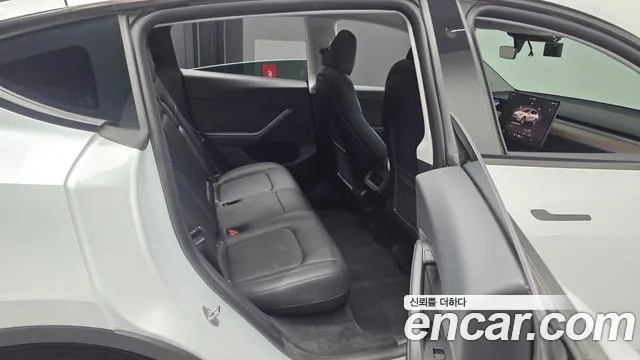 Tesla Model Y — Фото автомобиля 18