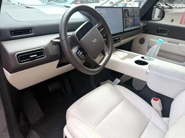 Li Auto MEGA — Фото автомобиля 21