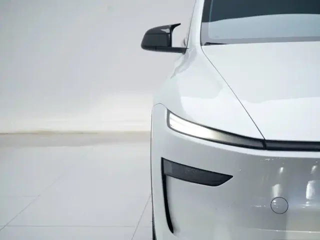 Tesla Model Y — Фото автомобиля 12
