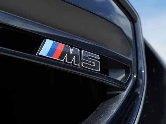 BMW M5 — Фото автомобиля 11