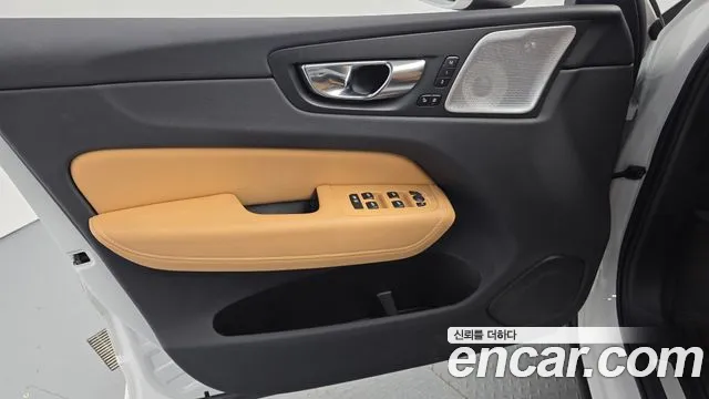 Вольво XC60 — Фото автомобиля 22