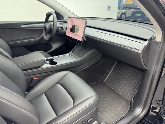 Tesla Model Y — Фото автомобиля 10