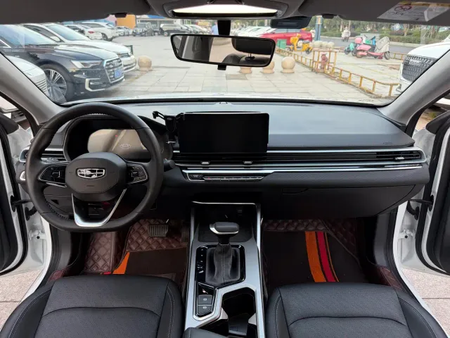 Geely Emgrand — Фото автомобиля 7