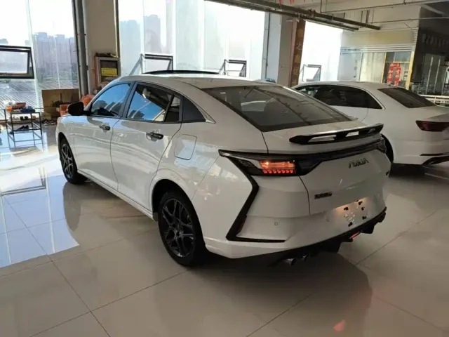 Dongfeng Yixuan — Фото автомобиля 4
