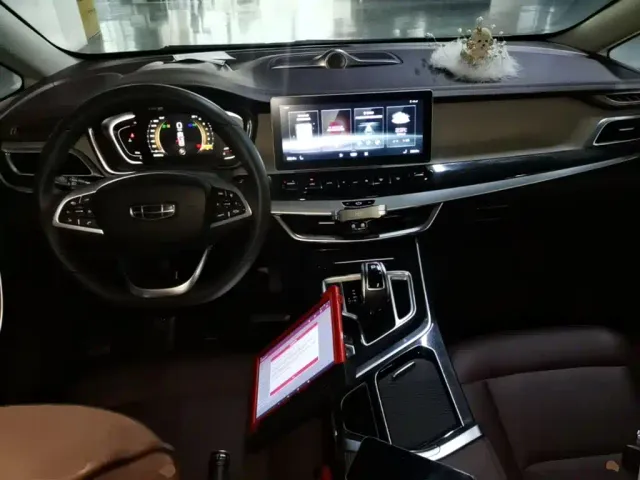 Geely Jiaji — Фото автомобиля 9