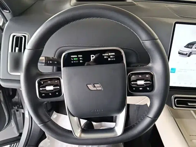 Li Auto L9 — Фото автомобиля 10