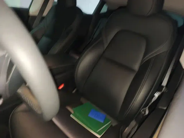 Tesla Model Y — Фото автомобиля 7