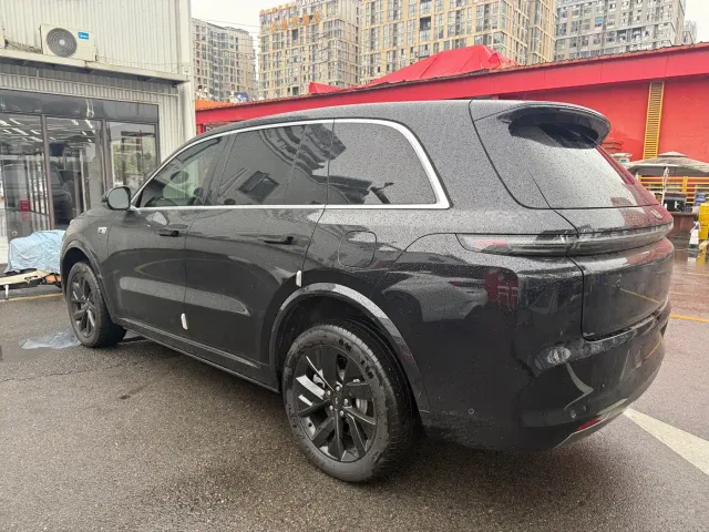 Li Auto L8 — Фото автомобиля 10