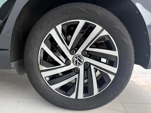 Volkswagen Lavida — Фото автомобиля 12