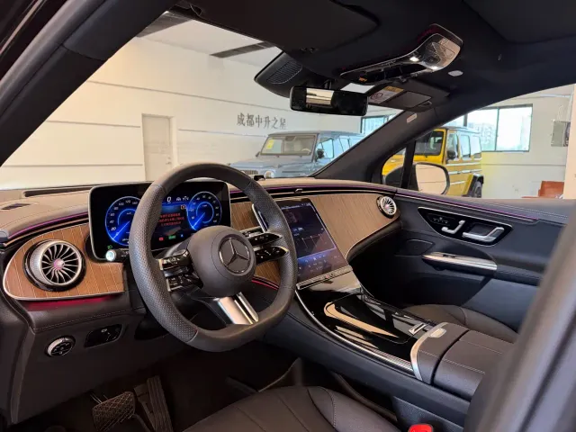 Mercedes-Benz EQE SUV — Фото автомобиля 11
