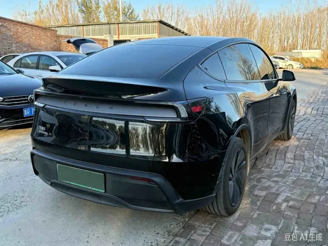 Tesla Model Y — Фото автомобиля 4