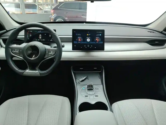 BYD Seal 05 DM-i — Фото автомобиля 12