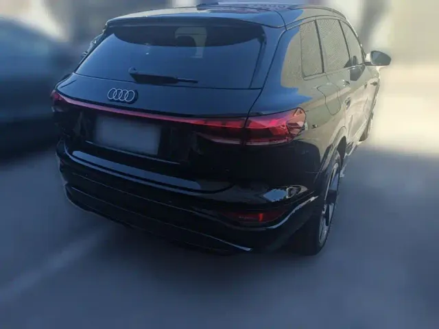 Audi Q6L e-tron — Фото автомобиля 9