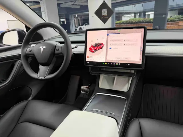 Tesla Model Y — Фото автомобиля 16