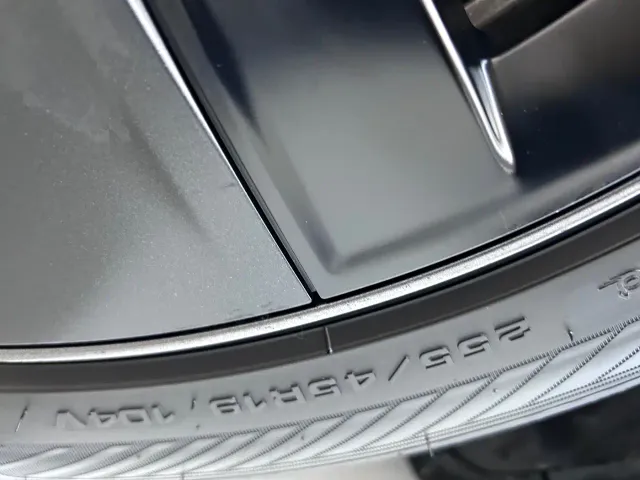 Tesla Model Y — Фото автомобиля 30