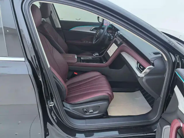 Hongqi H5 — Фото автомобиля 8