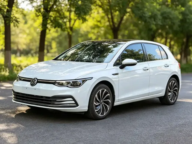 Фотография автомобиля — Volkswagen Golf