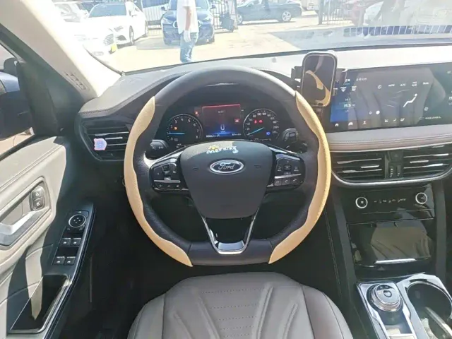 Ford Escape — Фото автомобиля 10