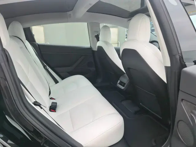 Tesla Model 3 — Фото автомобиля 12