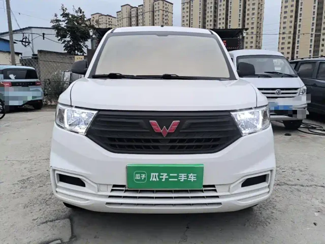 Wuling Hongguang V — Фото автомобиля 2