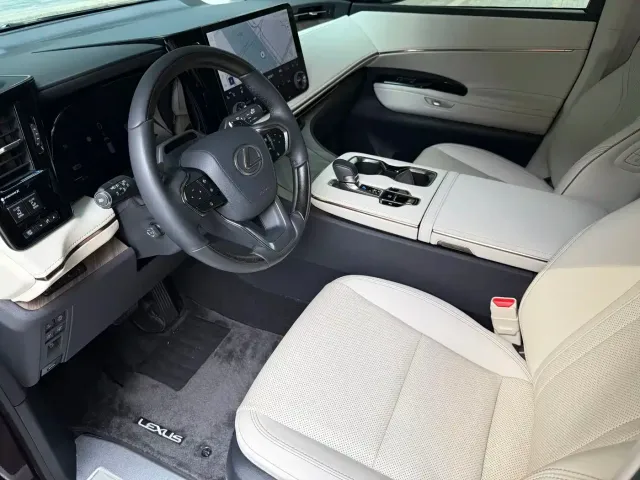 Lexus LM — Фото автомобиля 9