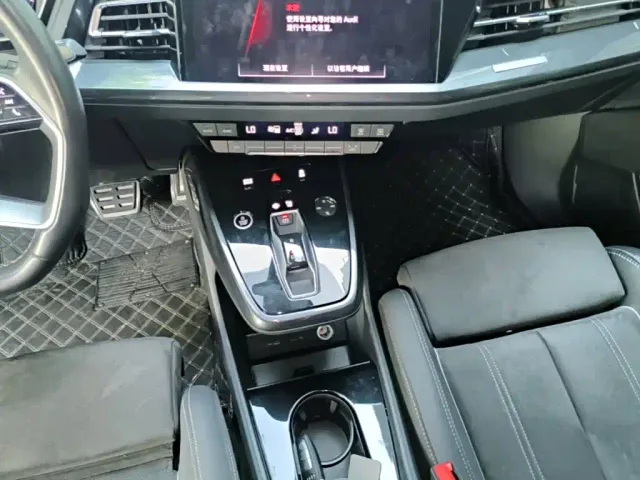 Audi Q4 e-tron — Фото автомобиля 13