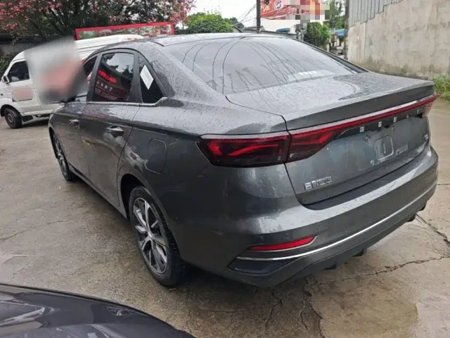 Geely Emgrand — Фото автомобиля 4