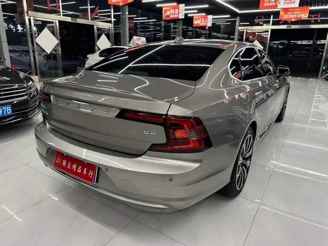 Volvo S90 — Фото автомобиля 4
