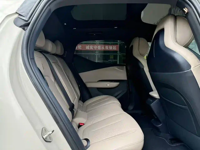 Lynk & Co Z20 — Фото автомобиля 11