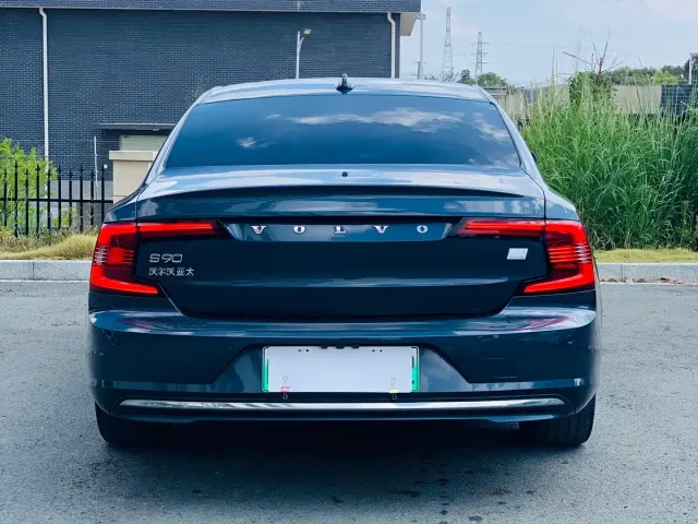 Volvo S90 — Фото автомобиля 5