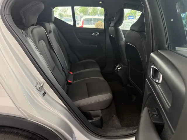 Volvo XC40 — Фото автомобиля 15