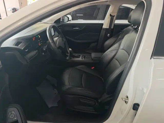 Roewe i5 — Фото автомобиля 14