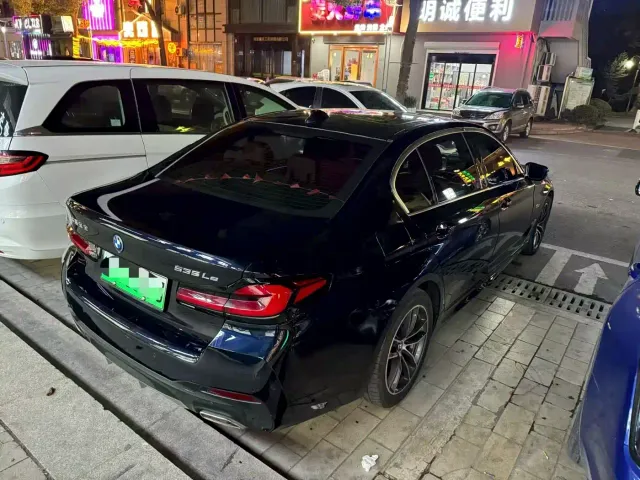 BMW 5 Series — Фото автомобиля 2