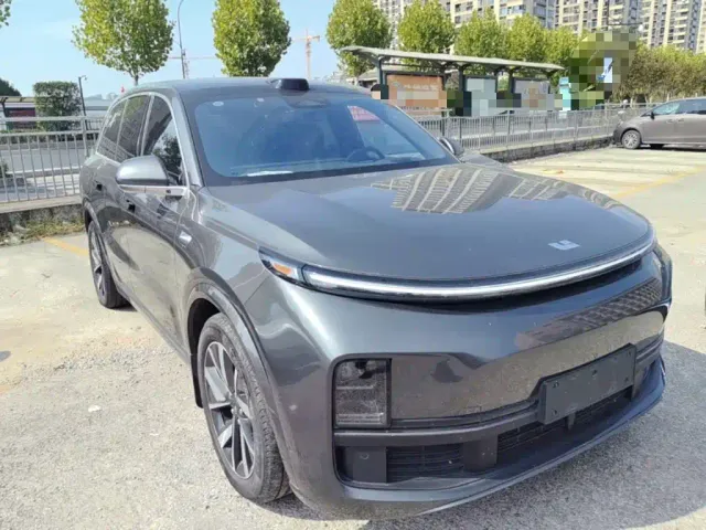 Li Auto L8 — Фото автомобиля 3