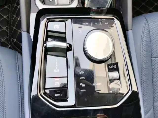 BMW i5 — Фото автомобиля 10