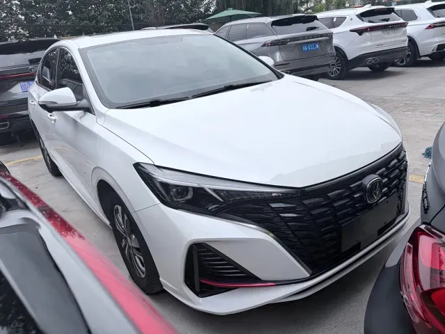 Changan Eado — Фото автомобиля 2