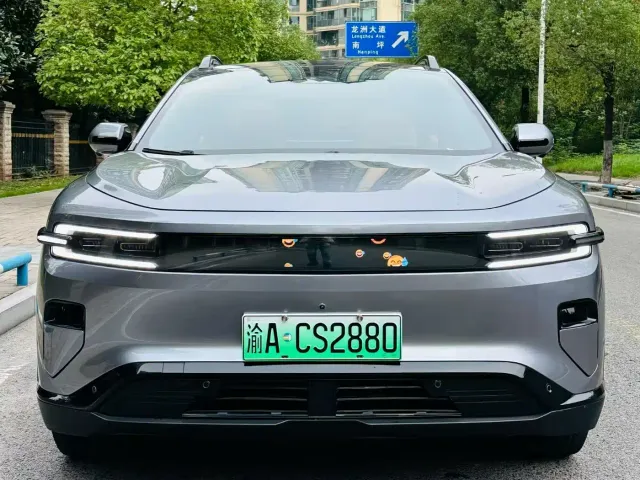 Changan Qiyuan E07 — Фото автомобиля 2