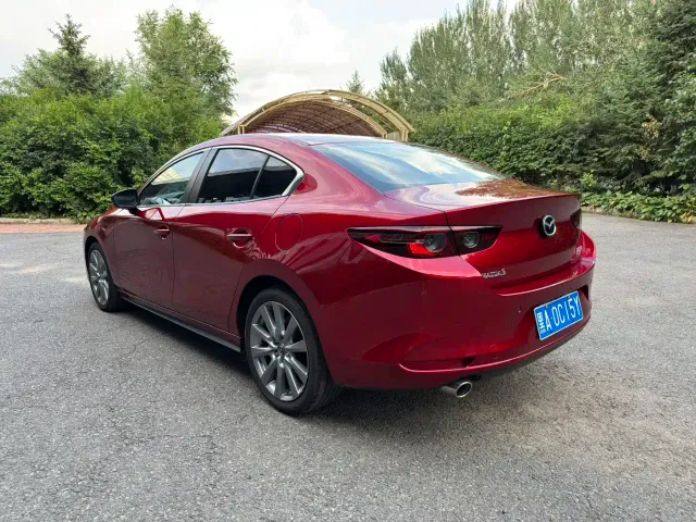 Mazda Axela — Фото автомобиля 19