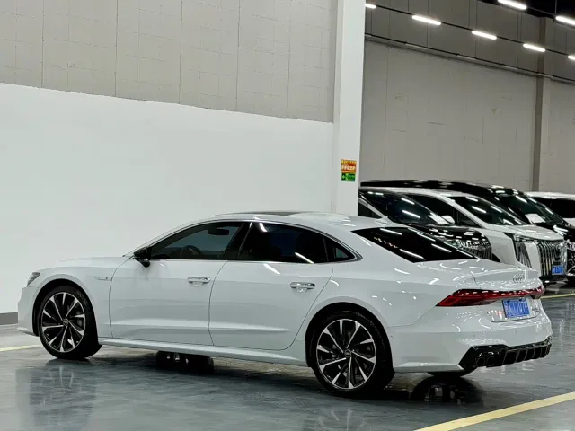 Audi A7L — Фото автомобиля 10