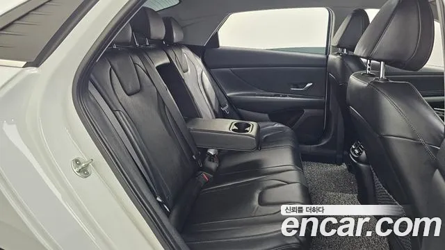 Hyundai AVANTE Avante (CN7) — Фото автомобиля 12