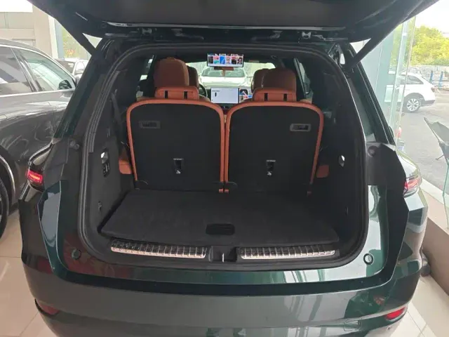 Li Auto L9 — Фото автомобиля 4