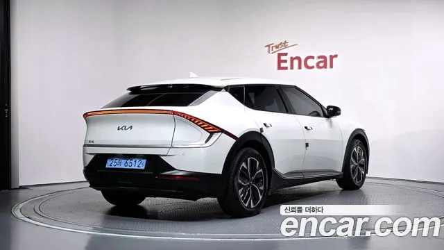 Kia EV6 — Фото автомобиля 2