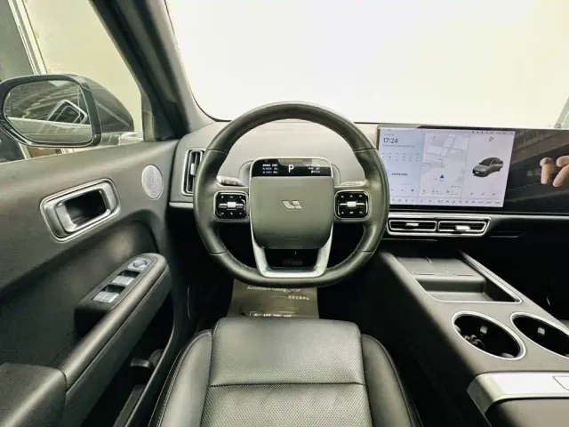 Li Auto L7 — Фото автомобиля 14