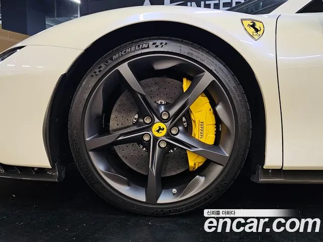 Фотография автомобиля — Ferrari SF90